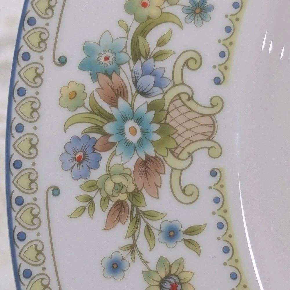 Vintage Dinner Plate Wedgwood Petersham 10.75